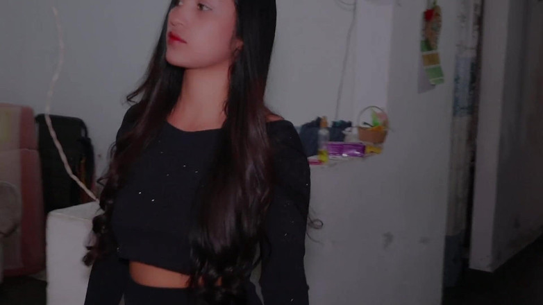 Labigassa: Seksi mükemmel götlü minyon esmer mini etekli dölleniyor