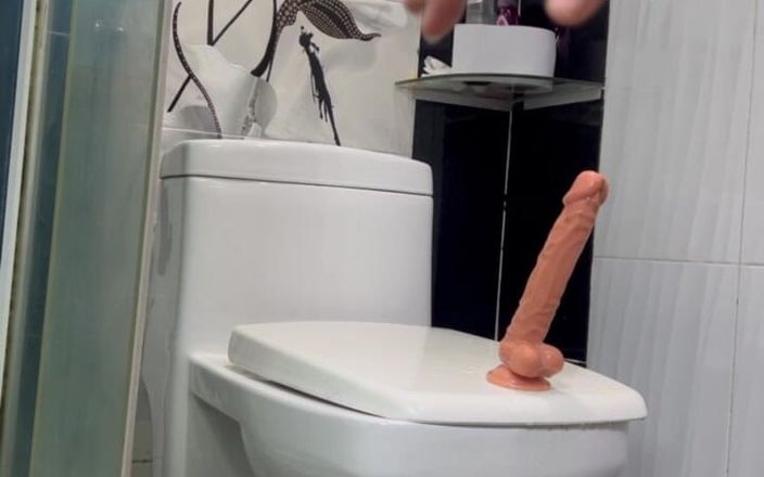NamiQsein: Ist anal einfach? Nein, papi ist es wirklich lecker?