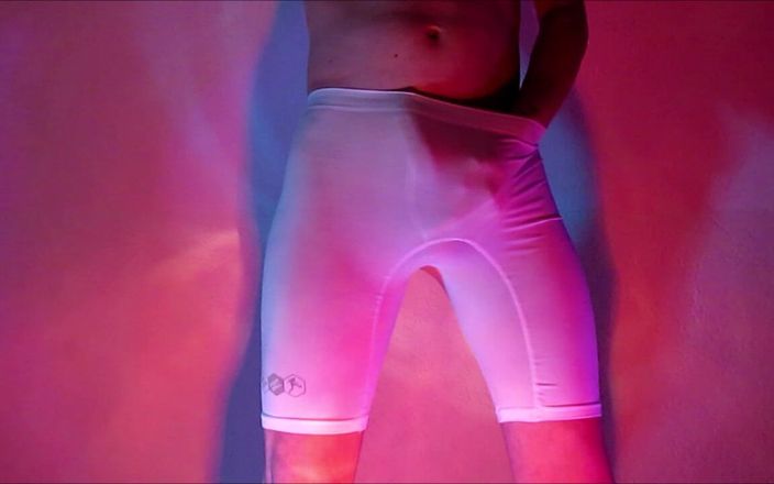 TheOldBigThing: Quái vật đang phát triển trong quần tất - Bulge boner của...