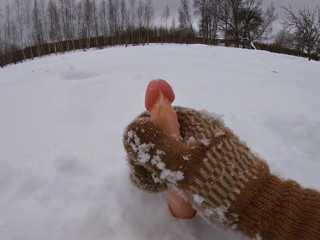 Hera Harding: Cold Handjob in the Alps