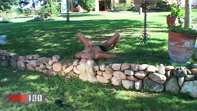 MMM100 Solo: Nikkyblond: Macar yıldızı nikky sarışın bazı seksi çıplak fotoğraflar için poz...