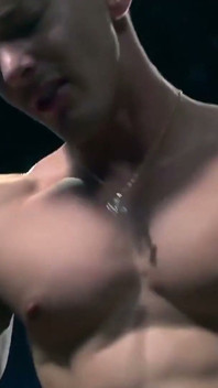 MENATPLAY - 肌肉发达的大流士 ferdynand 在三人行中被肛交