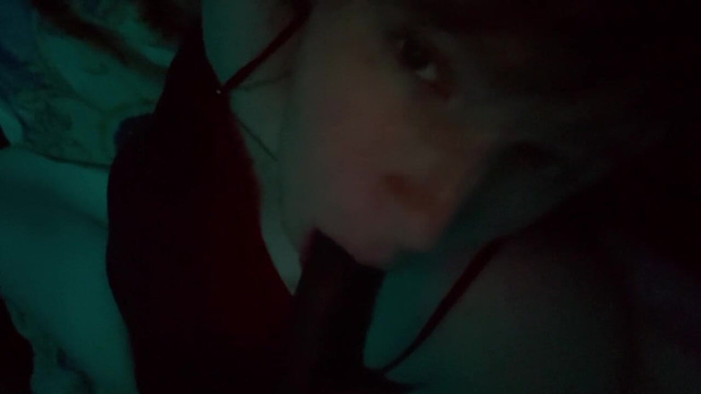 Sexualescape69: Соси дилдо в постели, как хороший сисси-бой