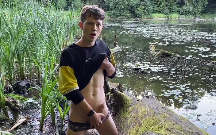 Rushlight Dante: Cumshow Outdoor One Running Guy Almost Caught Me