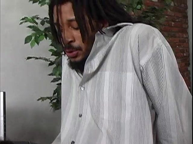 Cryptostudios: 巨乳幅ティーンは彼女の上司を誘惑し、彼の大きな黒いコックに乗る