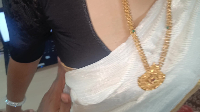 Inba: Gift kvinna kontor romantik med Malayala Saree