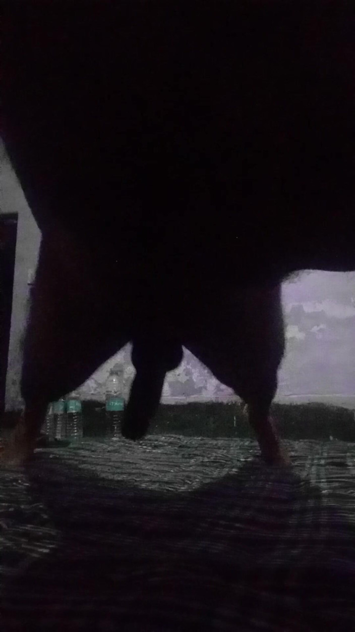 Raaz26d: Aku lagi asik masturbasi pakai minyak dan ngentot kontolku dengan...