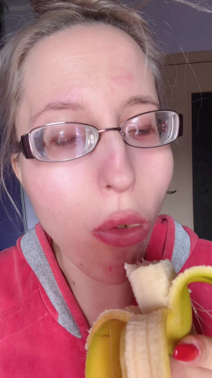 FinDom Goaldigger: Asmr Eating Banana Pink Lipstick - Lip Fetish Food Fetish Lipstick...