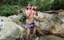 Isak Perverts: Мой гетеросексуальный друг снимает на видео, как я удаляю мое молоко в природе