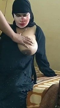 Muzułmanin Bhabhi chce ostrego seksu