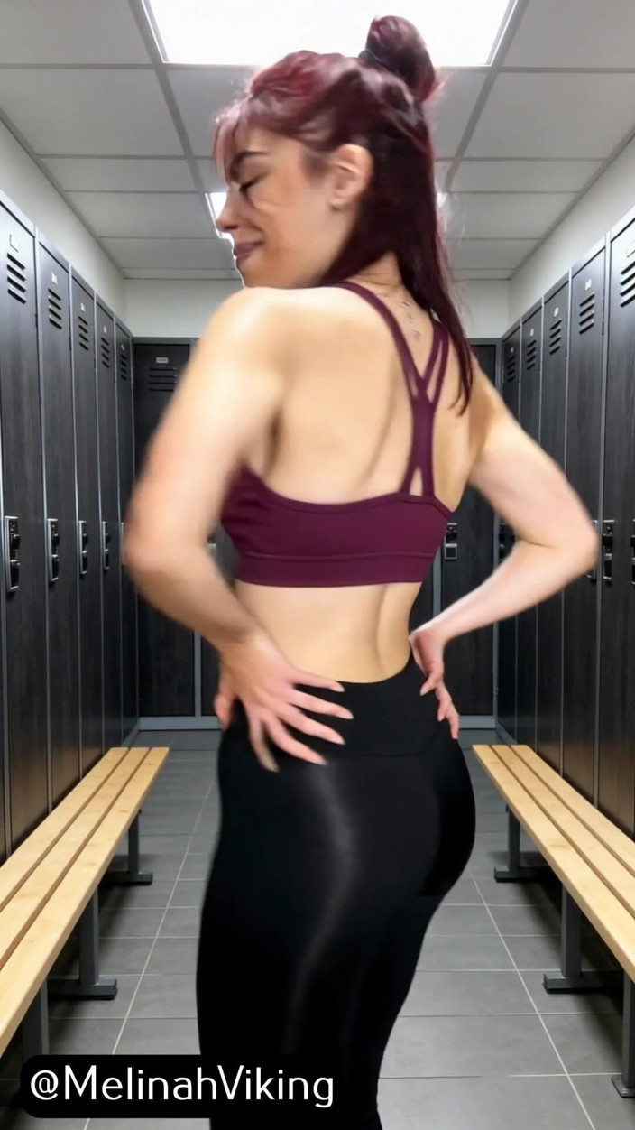 Melinah Viking: Vzpěra v šatně