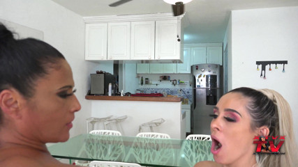 Pelona Squirter Queen: Celezte Pelona lesbian