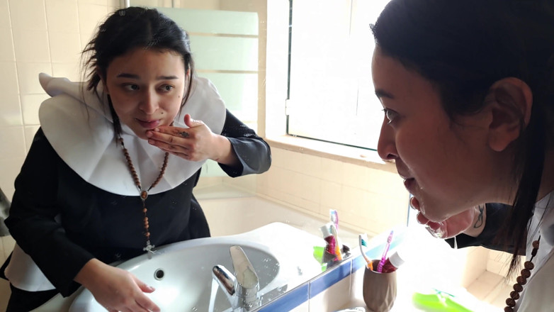Miss Squirting: Nun Sins buat kali pertama