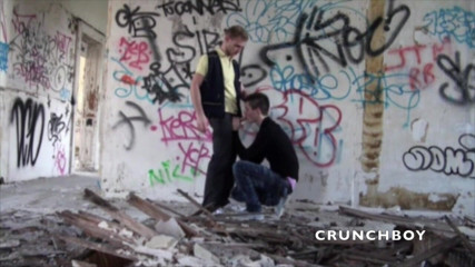 Crunch Boy: หนุ่มทวิงค์โดนเย็ดพนักงานไปรษณีย์กลางแจ้ง