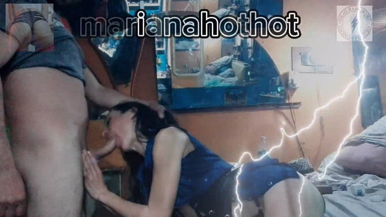 Marian sofar: Marianahothot geneukt op handen en voeten