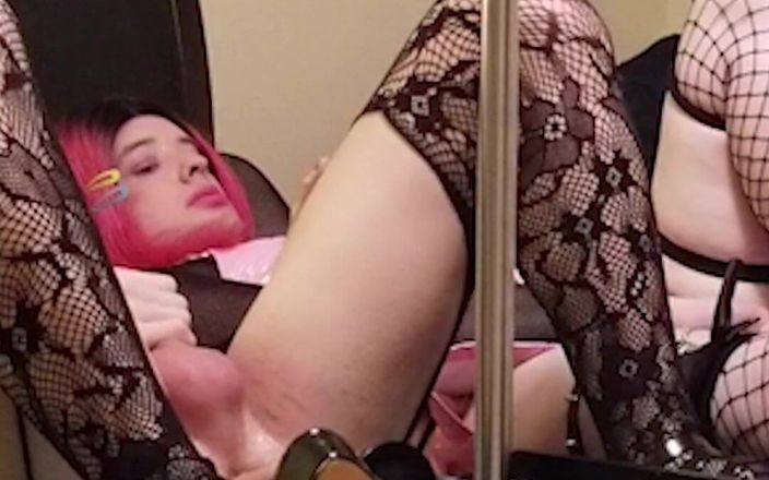 Sissy Bailey Wilde: Travesti et la machine à baiser - compilation 2