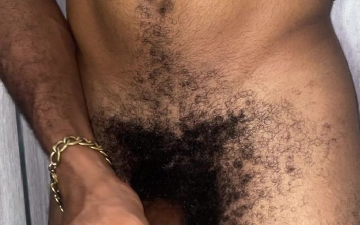 HornyVille Gay: Aku lagi asik ngocok raksasa pria kulit hitam