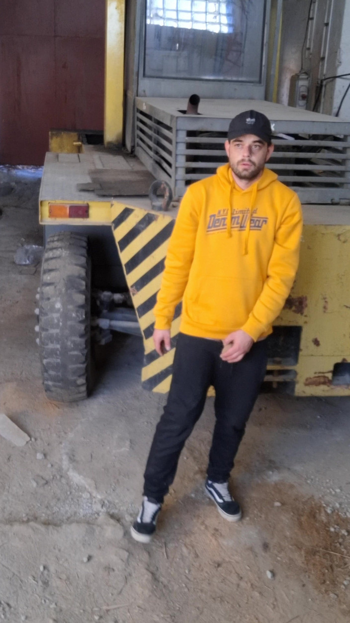 jerkofflover: Мастурбація на занедбаній фабриці на відкритому повітрі та в залах