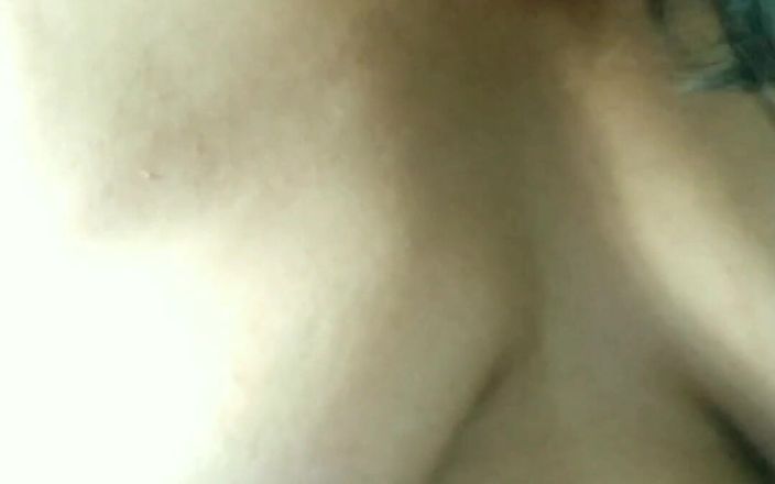Carla Villalobos: कामुक थोंग पहनी milf(चोदने लायक मम्मी) पत्नी केले के साथ हस्तमैथुन करती है