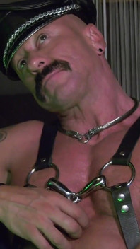 Hans Berlin Gets Barebacked by Mature Muscle Stud