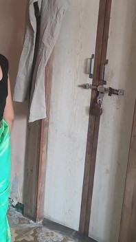 Bini India Bersiap Sedia Dalam Saree Hijau. Bahagian 1