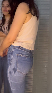Lesbianas Mojadas Con Jeans Sexo Salvaje Bajo La Ducha