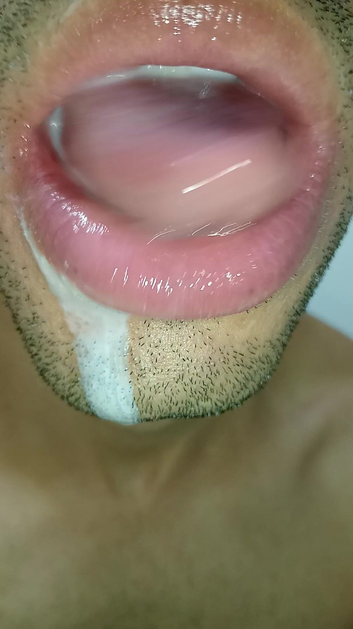 Rey rey: Eu amo porra na minha boca, língua longa língua, beijo,...