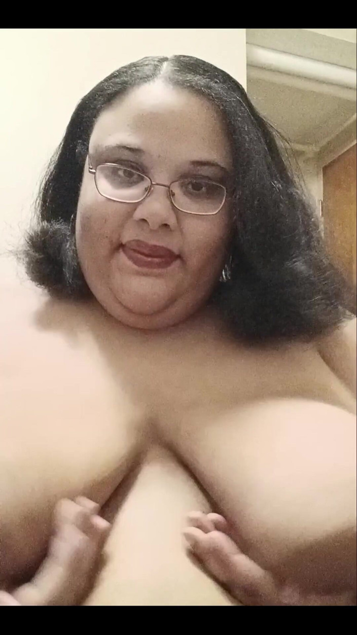 Jessica pigslut: Wanna Play with My Tits?