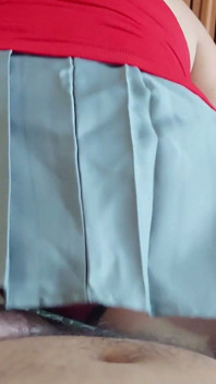 Assjob se svými roztomilými červenými kalhotkami Udělala můj penis kapat, ale nepřestávala ho třela