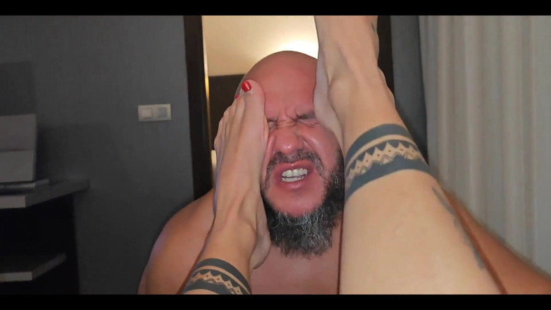 Danaxmuscles: Trabalho com os pés e fetiche por pés hardcore