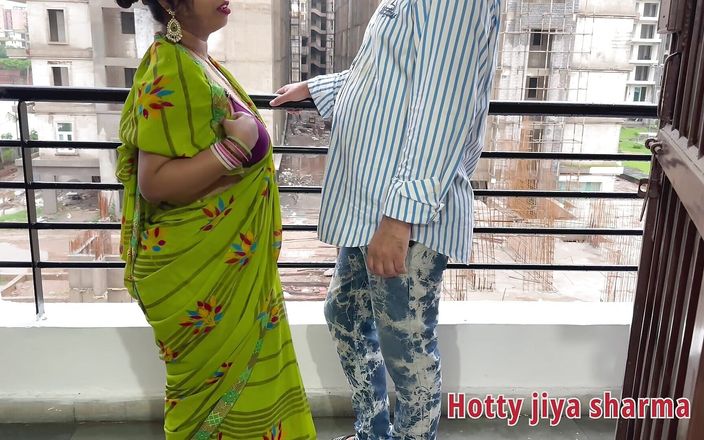 Hotty Jiya Sharma: Sexy step mom apne bete ko sex karna sikhati hai