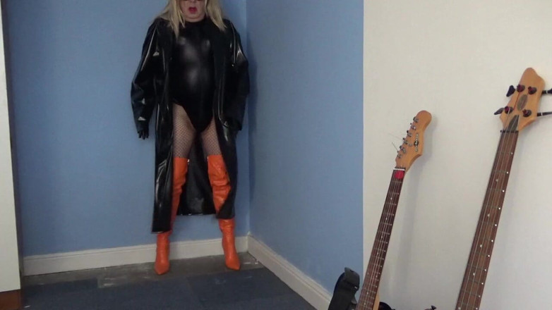 Leather Kirsten: รองเท้าบูทต้นขาหนังสีส้ม