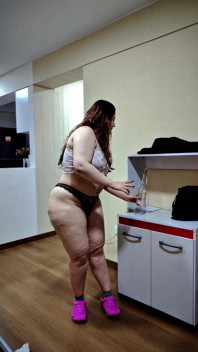 Głupi gruby złośliwiec Nicole: Jiggling Cellulit tyłek i miękki taniec brzucha