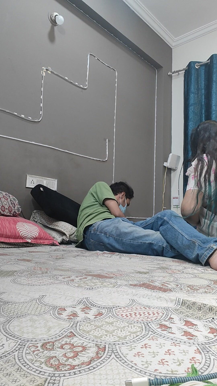 Crystalcouple: ボスが彼女のアパートでアシスタントとセックスした。