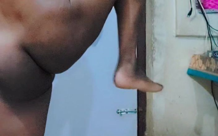 Sissy Bisexual: Sexig övning av en sissy slampa Simran