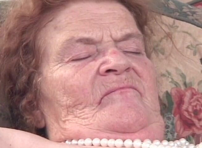 Gilfy Pleasure: An old woman is orally pleasing a lucky guy