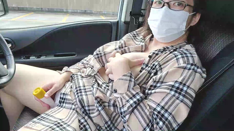 aika: Married Woman Masturbating in the Car