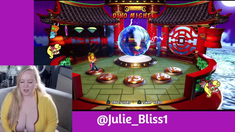 Julie Bliss: Gamer girl - Crash Bandicoot 3