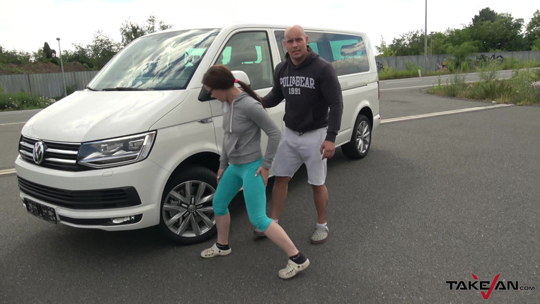 Take Van: Wendy bekommt auf dem weg nach hause den Take-Van-fick