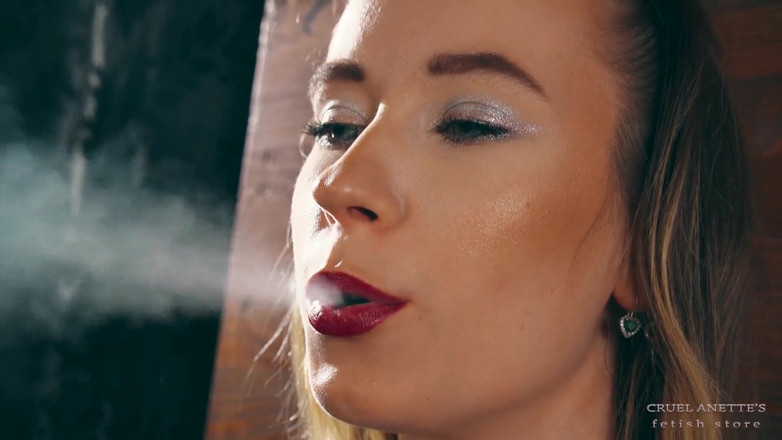 Cruel Anettes fetish world: Smoking close up