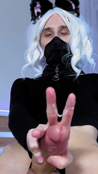 Sissy Femboy reitet einen dildo und fickt sich in den arsch, bis sie kommt