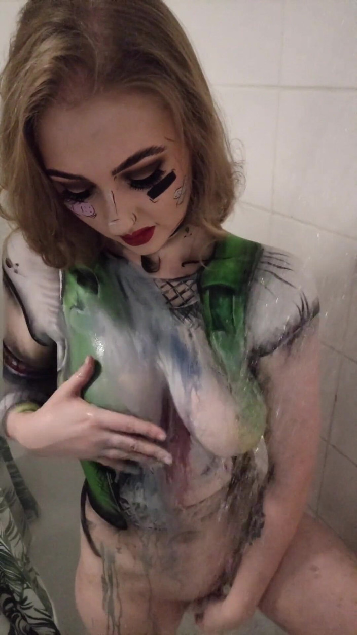 Em Yang: Cosplay badan awek tangki menghisap dildo dan kongkek