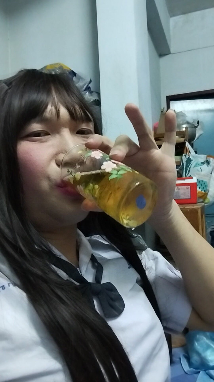 Fampfy Nana: 学生レディボーイと彼女の男