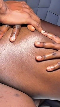 Anal hardcore para puta africana negra de ébano grueso del este con chorreo de leche