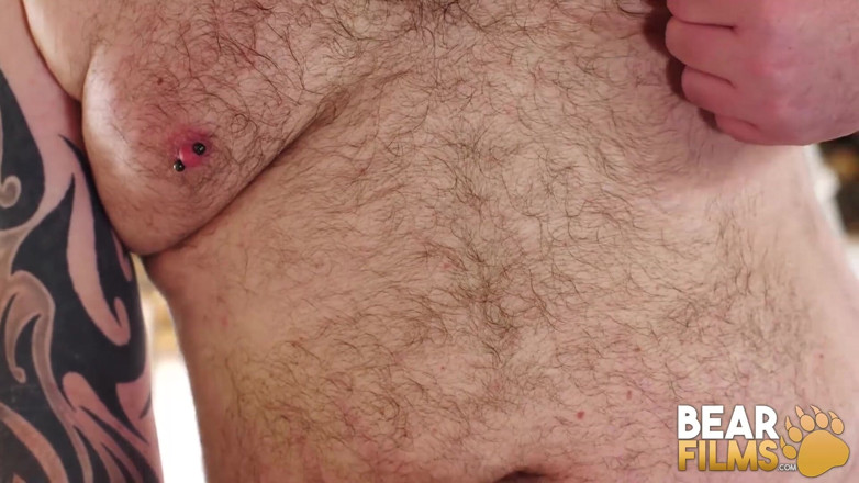 Bear Films: BEARFILMS - Justin West se fait baiser par l'ours juteux Adam...