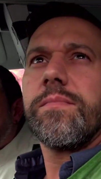 Bonny devil si diverte a succhiare e scopare un cazzo enorme in macchina