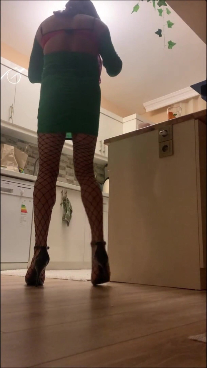 cd_aysemmm: My Stepmom's Big Breasted Friend