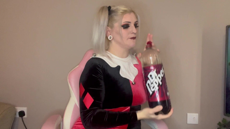 EeveeXo: Tente não arrotar, desafio Harley Quinn Cosplay