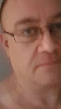 Muž tady