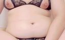 ivy2424: Masturbuje se super tlustým robertkem v sexy prádle